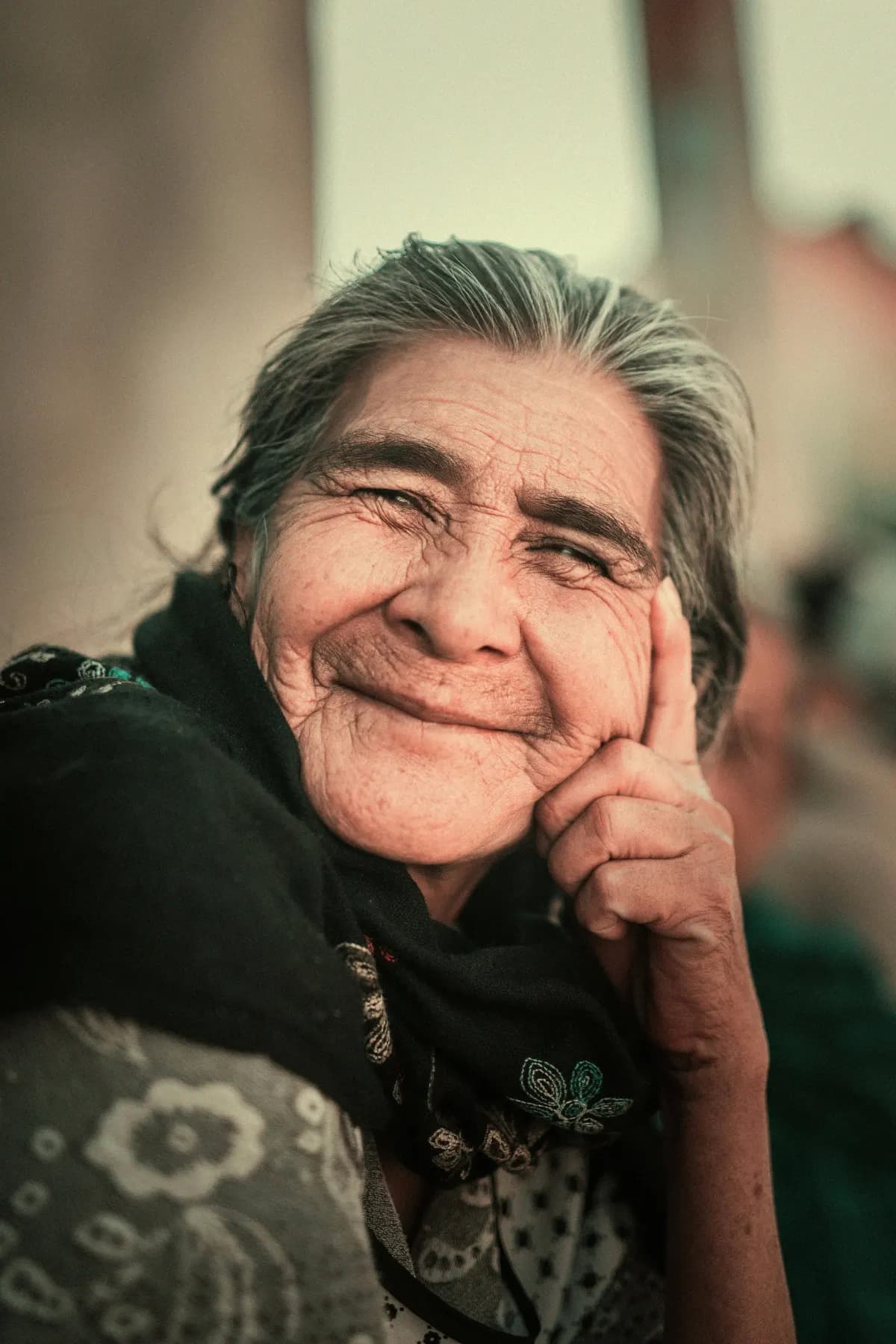 Mujer mayor sonriendo